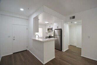 11311 Morrison St in Los Angeles, CA - Building Photo - Building Photo