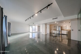 353 E Thomas Rd in Phoenix, AZ - Building Photo - Building Photo