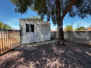 8175 E 20th St in Tucson, AZ - Foto de edificio - Building Photo