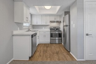 Bayside Villas in Panama City, FL - Building Photo