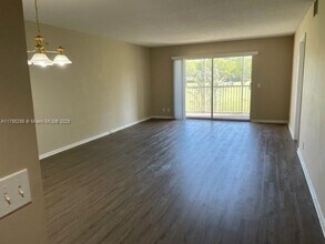901 SW 128th Ave in Pembroke Pines, FL - Building Photo - Building Photo