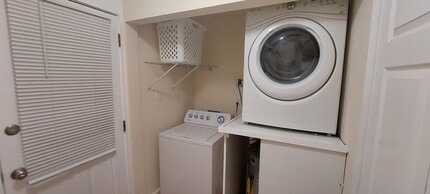 1075 Edmands Rd in Framingham, MA - Building Photo - Building Photo