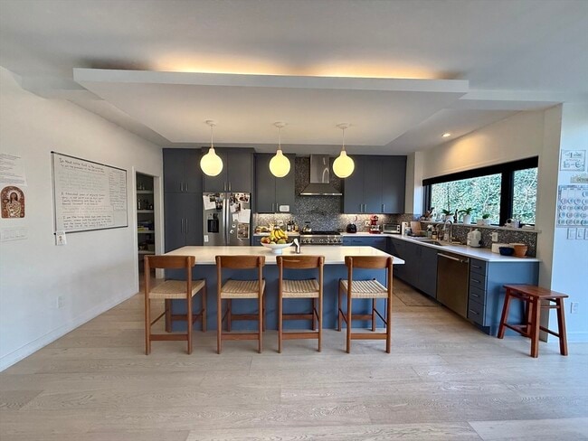 6 Parkside Dr in Boston, MA - Building Photo - Building Photo