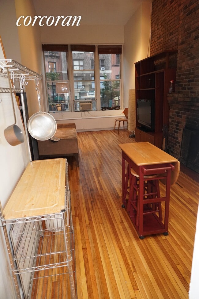 242 W 72nd St-Unit -: 1F in New York, NY - Foto de edificio - Building Photo