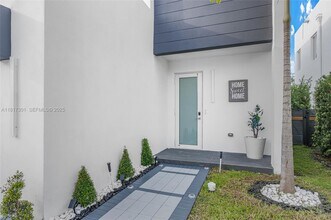 10373 NW 68th Terrace in Doral, FL - Building Photo - Building Photo