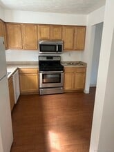 126 Sutton Pl in Bloomfield, CT - Building Photo - Building Photo