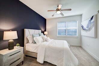 2137 Pelham Dr in Houston, TX - Building Photo - Building Photo