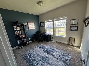 1600 NE Cinder Loop in Mountain Home, ID - Foto de edificio - Building Photo