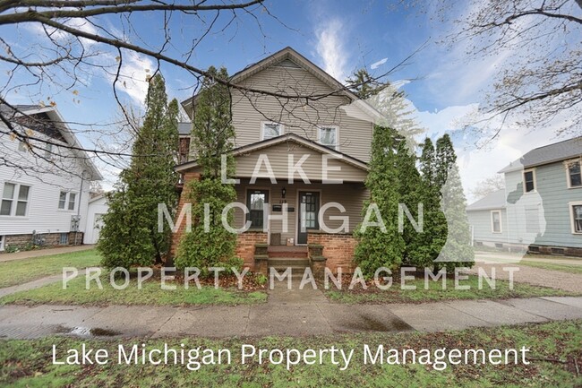 property at 112 8th St