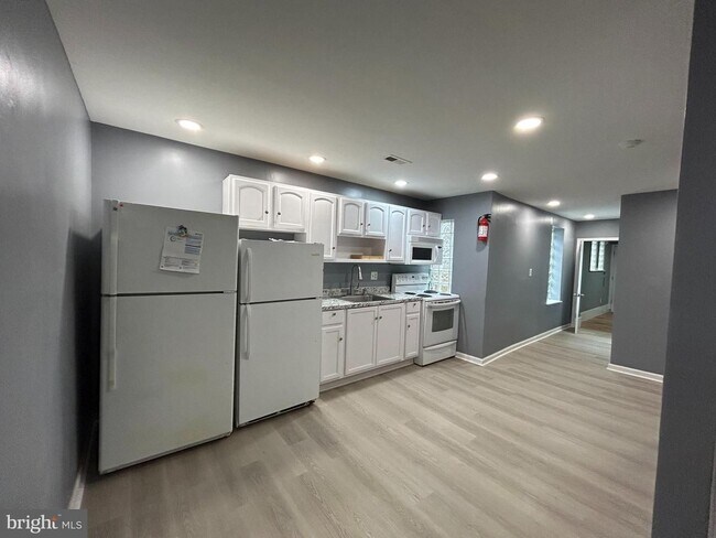 1739 Monument St in Philadelphia, PA - Building Photo - Building Photo