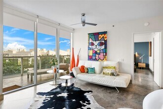 450 Alton Rd, Unit 704 in Miami Beach, FL - Foto de edificio - Building Photo