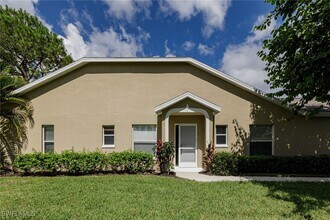5502 Greenwood Cir in Naples, FL - Building Photo - Building Photo