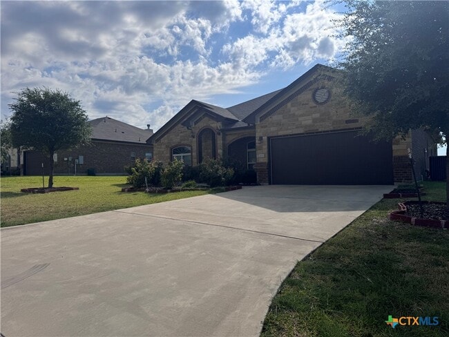2033 Catkins Ln