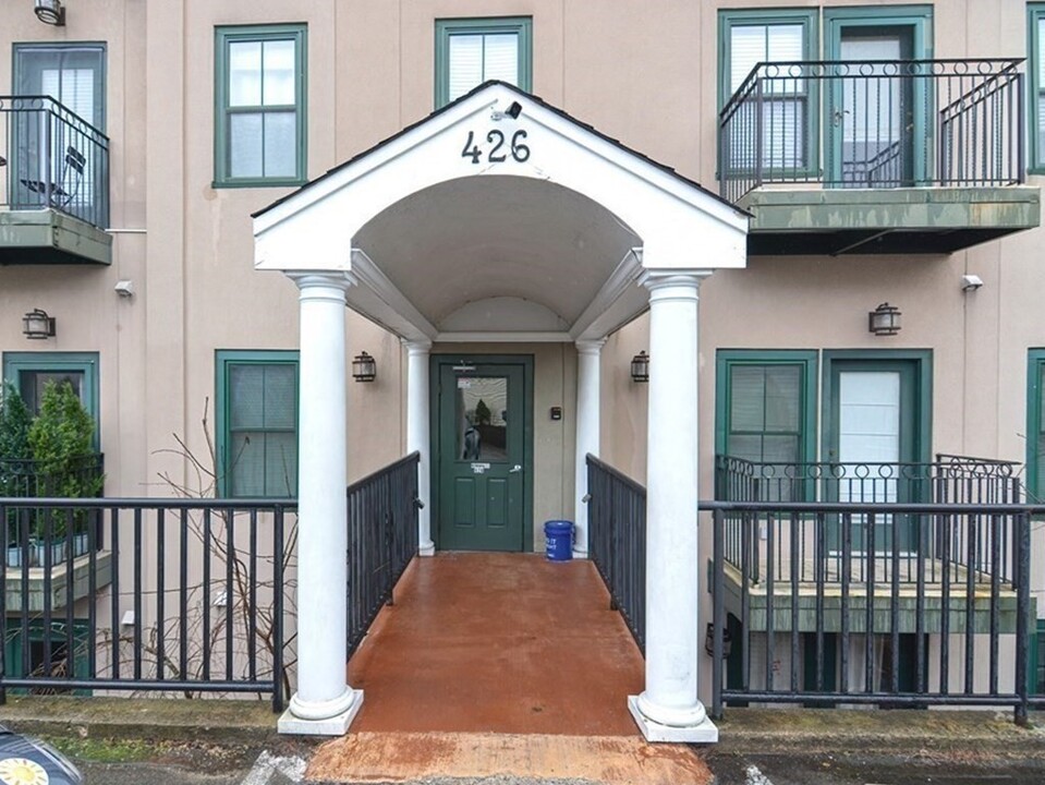 426 Mt Hope St-Unit -412 in North Attleboro, MA - Building Photo