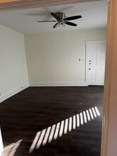 111 N Winnetka Ave, Unit 1 in Dallas, TX - Foto de edificio - Building Photo