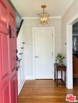 934 S Dunsmuir Ave in Los Angeles, CA - Building Photo