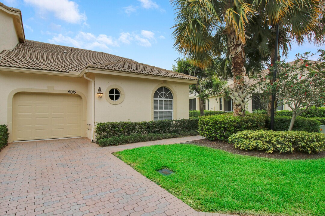 9015 Sand Shot Way in Port St. Lucie, FL - Building Photo