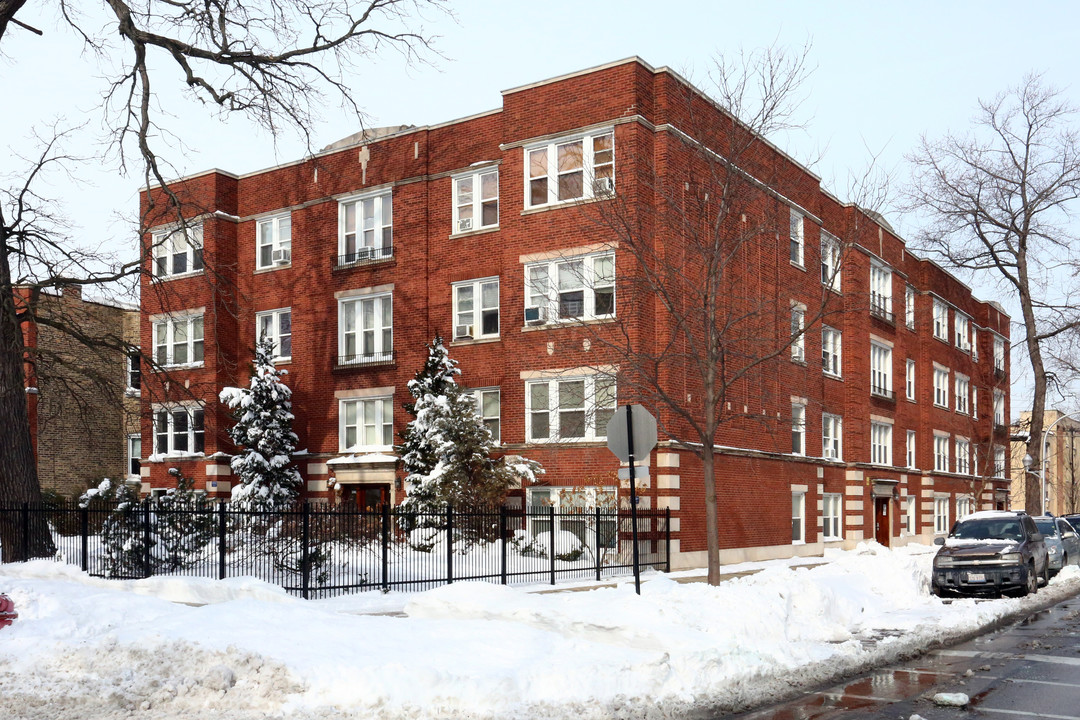 7100 N Damen Ave in Chicago, IL - Foto de edificio