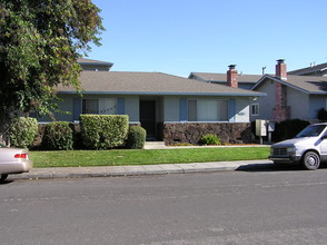 881 Burbank in Santa Clara, CA - Foto de edificio - Building Photo