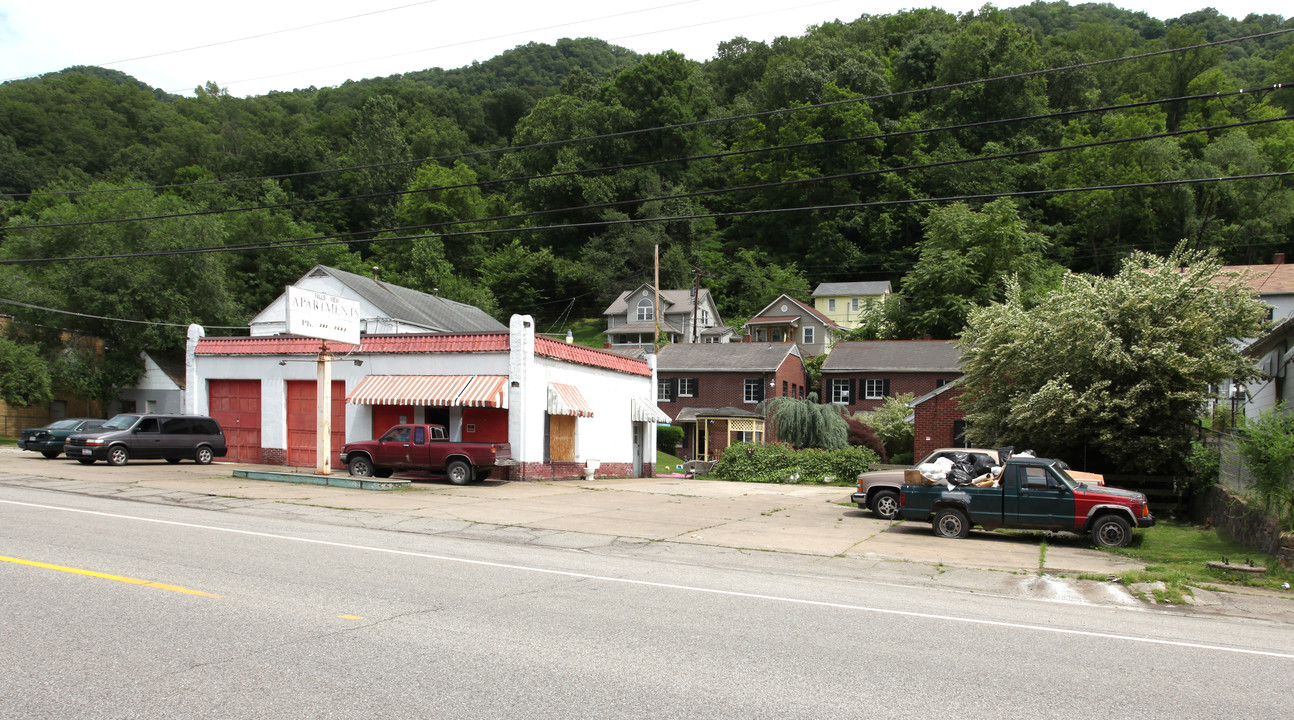 Falls View Apartments in Montgomery, WV - Building Photo