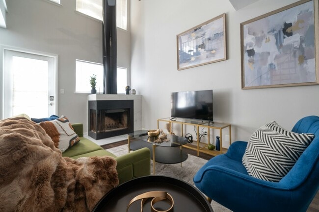 20 Finch Trl NE in Atlanta, GA - Building Photo - Building Photo