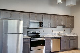 1009 Highland Ave in Salina, KS - Building Photo - Building Photo