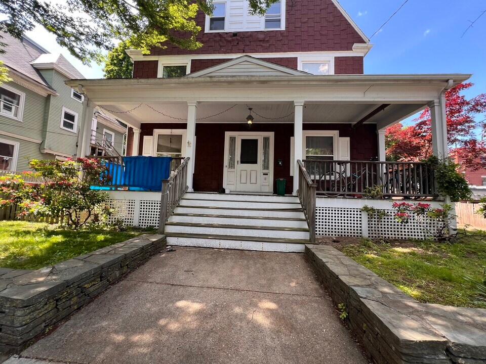 9 Kenwood St, Unit 1 in Brookline, MA - Building Photo