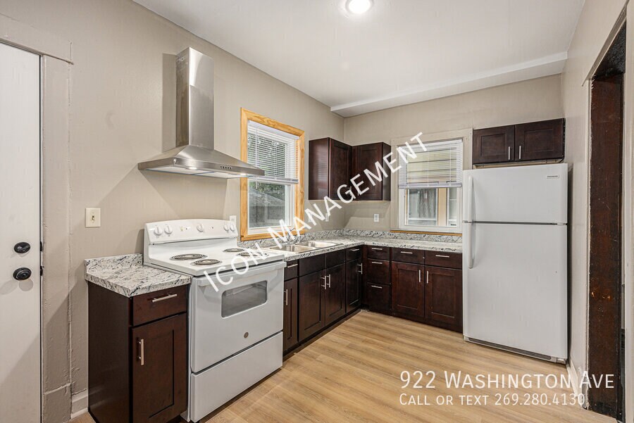 922 Washington Ave in Kalamazoo, MI - Building Photo