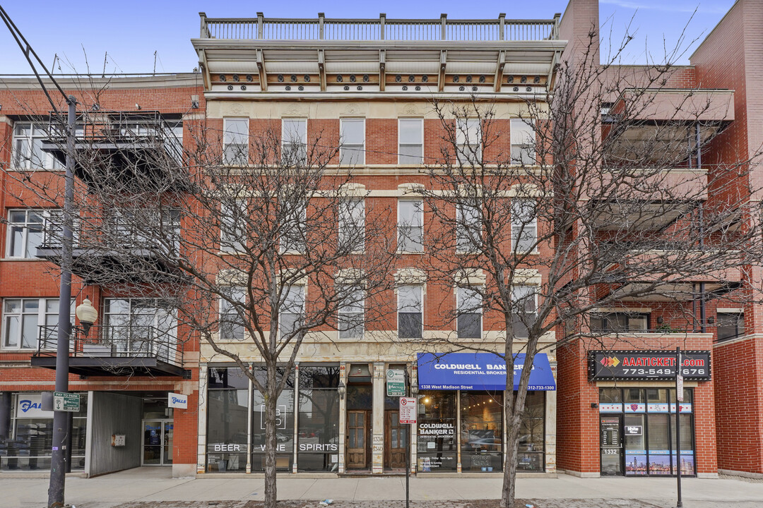1338 W Madison St, Unit 2E in Chicago, IL - Building Photo