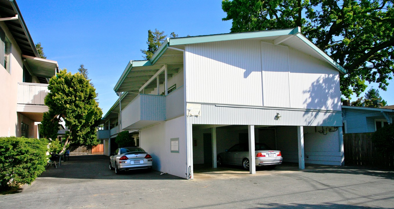 231 Lincoln Ave in Redwood City, CA - Foto de edificio