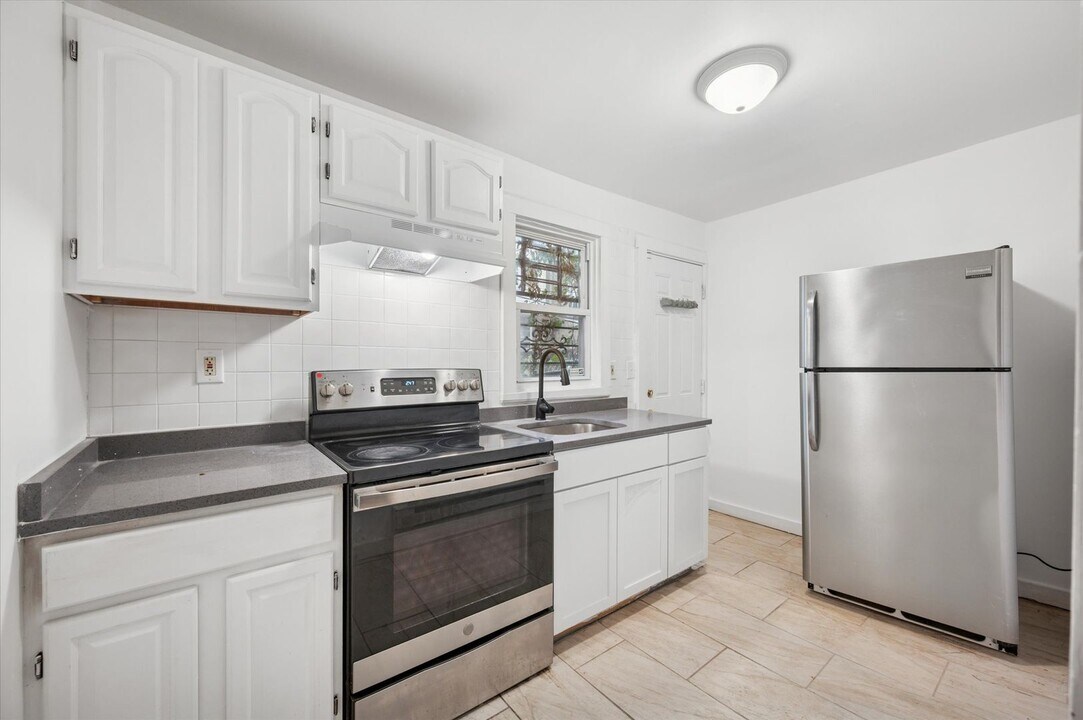 532 N Hobart St in Philadelphia, PA - Building Photo