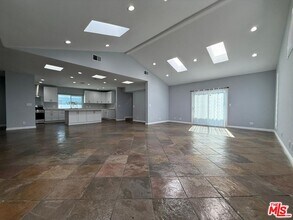 15962 Gault St in Los Angeles, CA - Building Photo - Building Photo