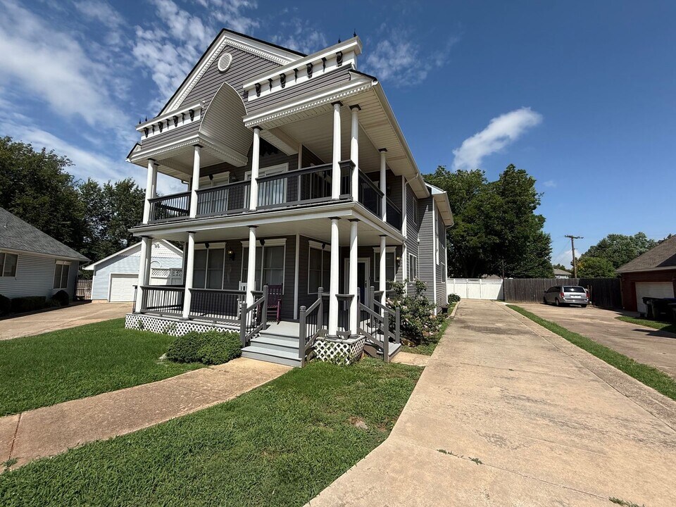 800 Carriage Ln in Norman, OK - Building Photo