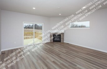 755 Linden St in Carlisle, IA - Building Photo - Building Photo