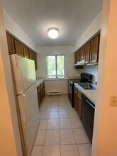 11 King Arthur Dr in East Lyme, CT - Building Photo - Building Photo