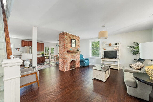 105 W Clifton Ave