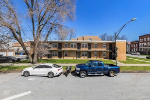 2920-2922 E 90th St Apartamentos