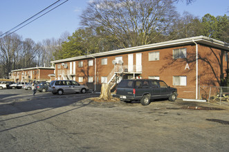 609 Allen Dr in Riverdale, GA - Foto de edificio - Building Photo