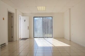 28 Brown Hollow Ln, Unit Apart A in Sylva, NC - Foto de edificio - Building Photo