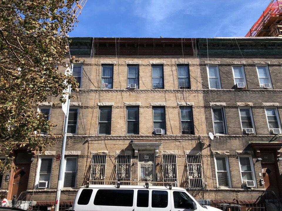 43 Sheffield Ave in Brooklyn, NY - Building Photo