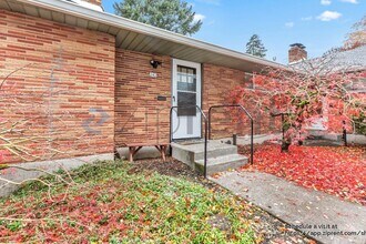 242 NE 61st Ave in Portland, OR - Building Photo - Building Photo