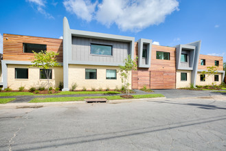 X-Midcity Lofts-ILofts in New Orleans, LA - Foto de edificio - Building Photo