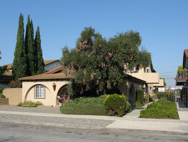 4431 Green Ave in Los Alamitos, CA - Foto de edificio - Building Photo