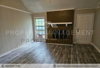 4746 Satinwood Rd in Jackson, MS - Building Photo - Building Photo