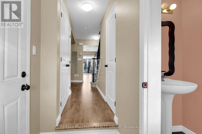 2649 Half Moon Bay Rd in Ottawa, ON - Building Photo - Building Photo