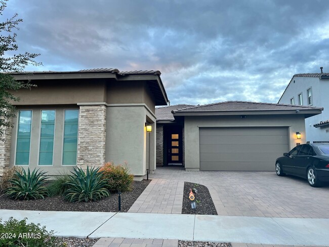 property at 3863 E Shannon St