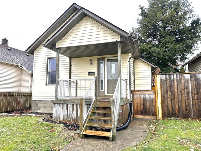 property at 1529 Windermere Rd