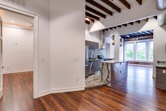 2278 First St, Unit 201 in Ft. Myers, FL - Foto de edificio - Building Photo