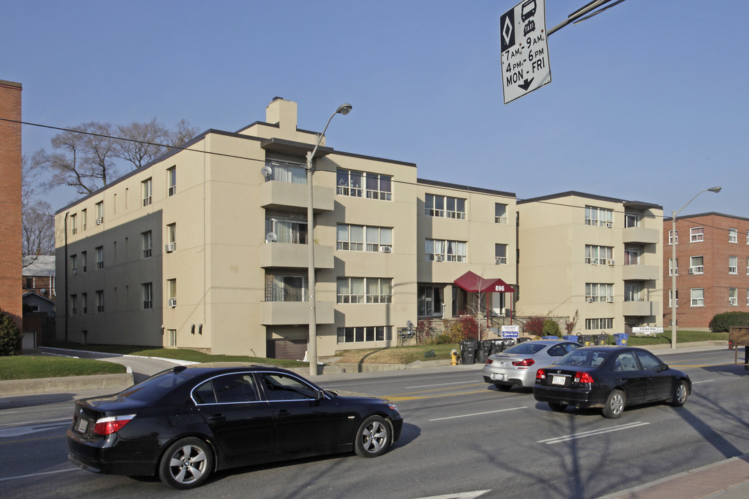 896 Eglinton Ave E in Toronto, ON - Building Photo