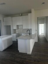 138 Blushing Dr in Cedar Creek, TX - Foto de edificio - Building Photo